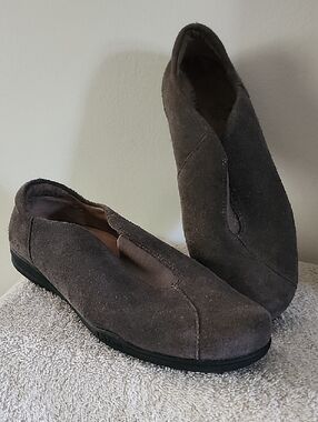 Taos Footwear Women's Suede Slip-On Loafers in Brown